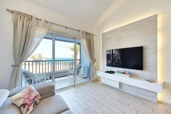Lidia & Paco Home Two Bedrooms Beachfront Playa Del Aguila  المظهر الخارجي الصورة