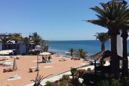 Lidia & Paco Home Two Bedrooms Beachfront Playa Del Aguila  المظهر الخارجي الصورة