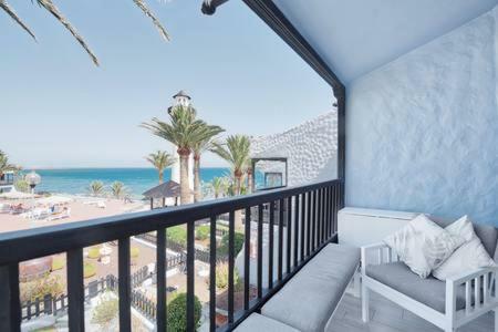 Lidia & Paco Home Two Bedrooms Beachfront Playa Del Aguila  المظهر الخارجي الصورة